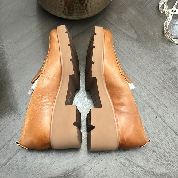 NATURALIZER Darry Lug Sole Loafers (WIDE) - Picture 8 of 13